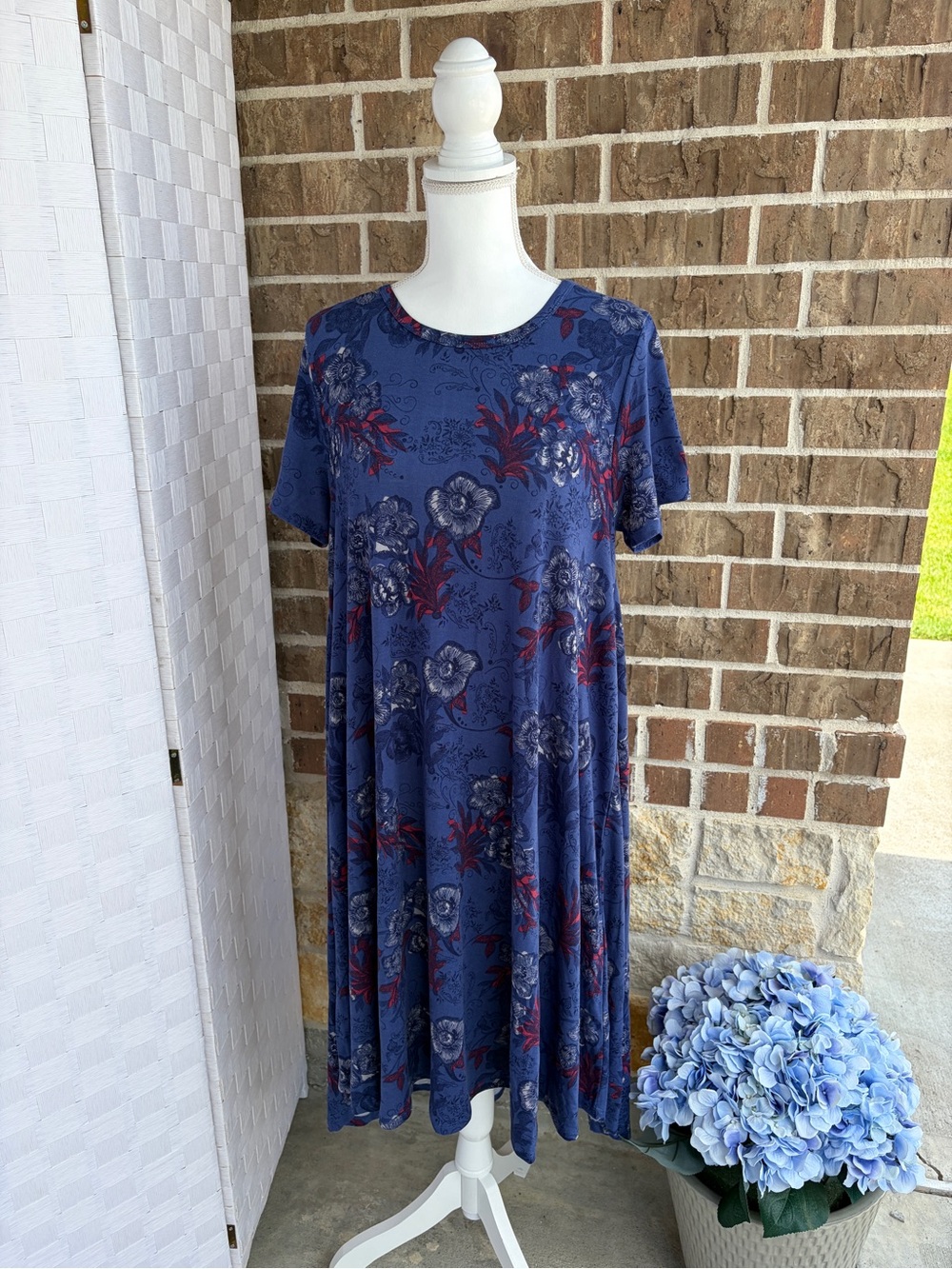 LuLaRoe Carly Blue Floral High-Low Swing Dress